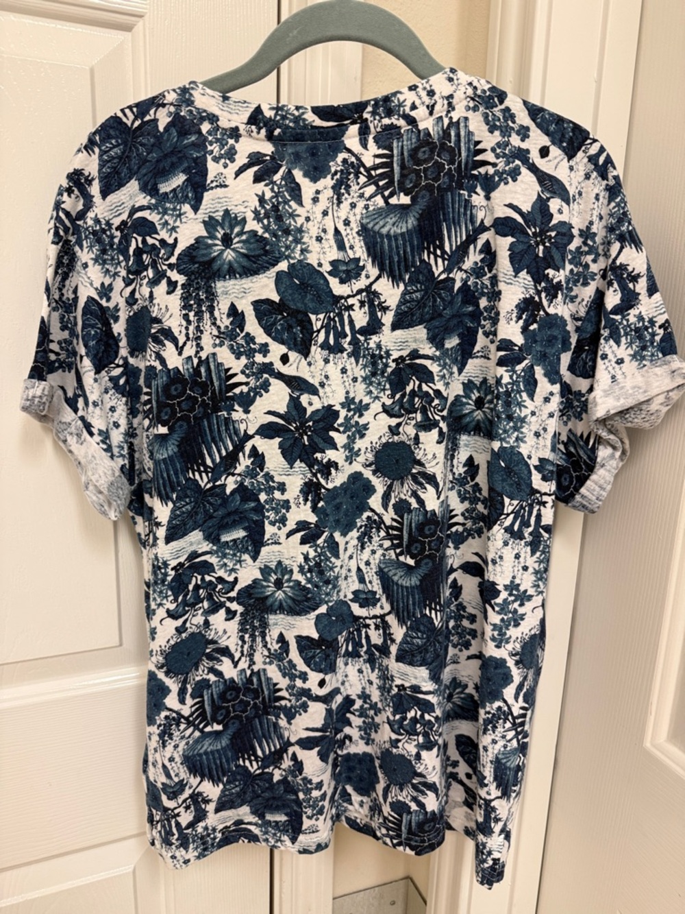 Anthropologie Akemi + Kim Women's White Floral Tee with Tiger Embroidery - Picture 5 of 5